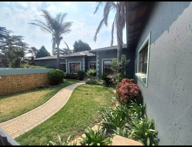3 BEDROOM HOUSE TO LET IN SONNEVELD
